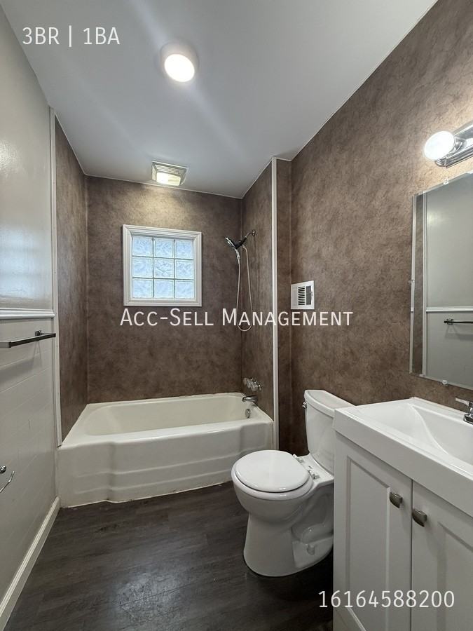 806 Douglas St Nw #1 - Photo 4 of 11