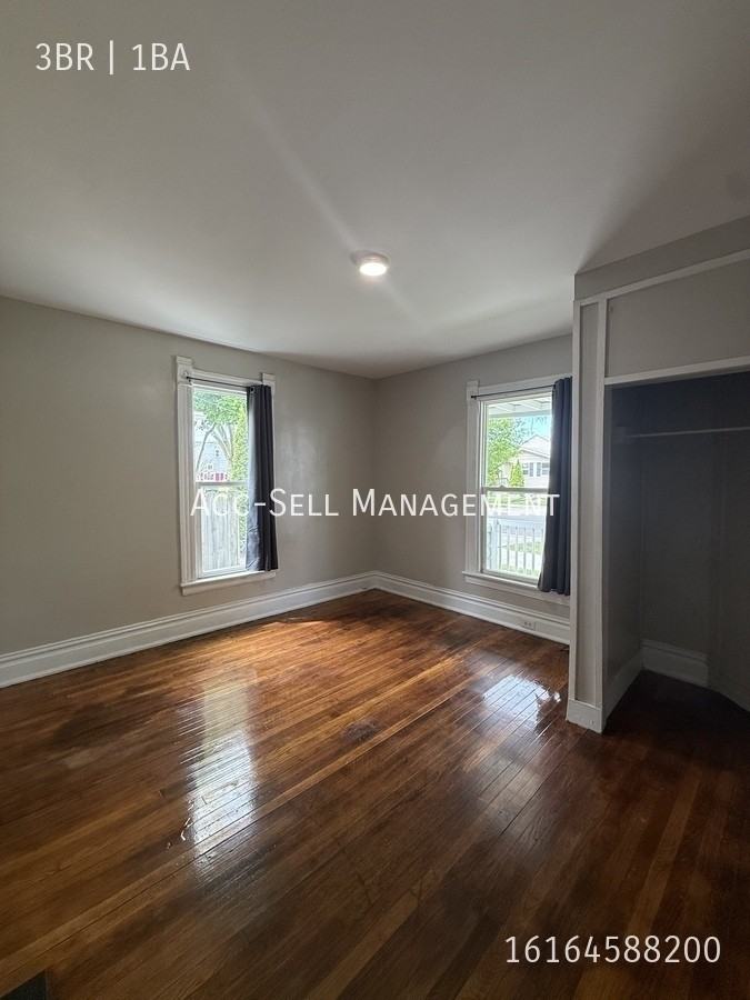 806 Douglas St Nw #1 - Photo 5 of 11