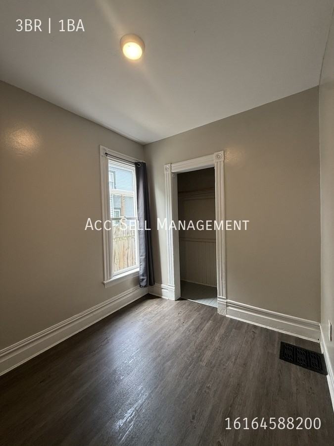 806 Douglas St Nw #1 - Photo 6 of 11