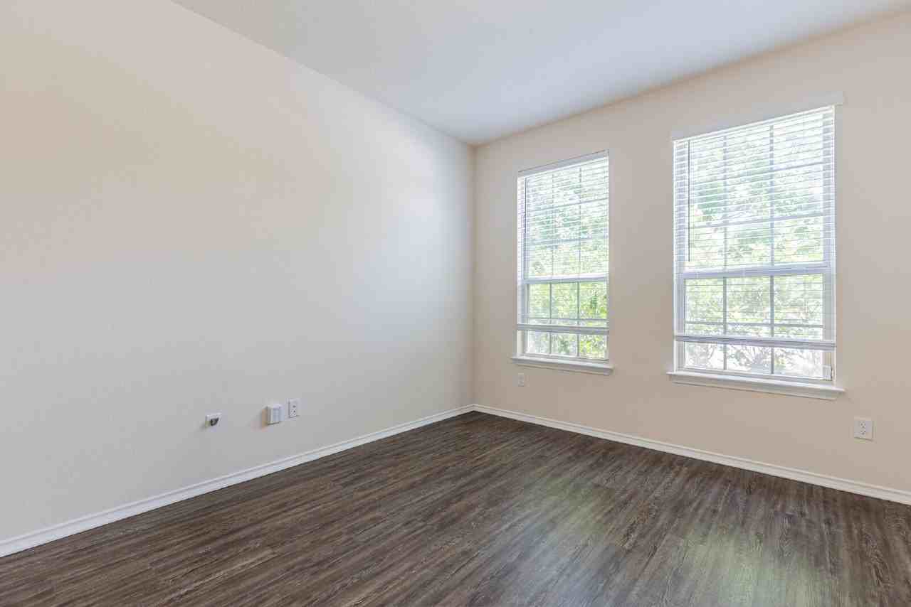11219 Pomona Park Dr - Photo 4 of 36