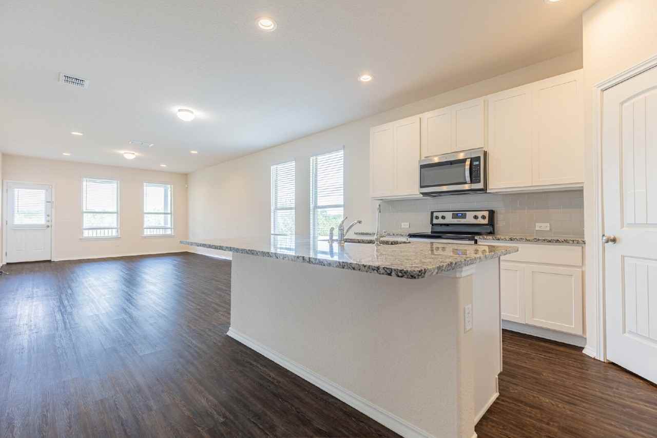 11219 Pomona Park Dr - Photo 6 of 36