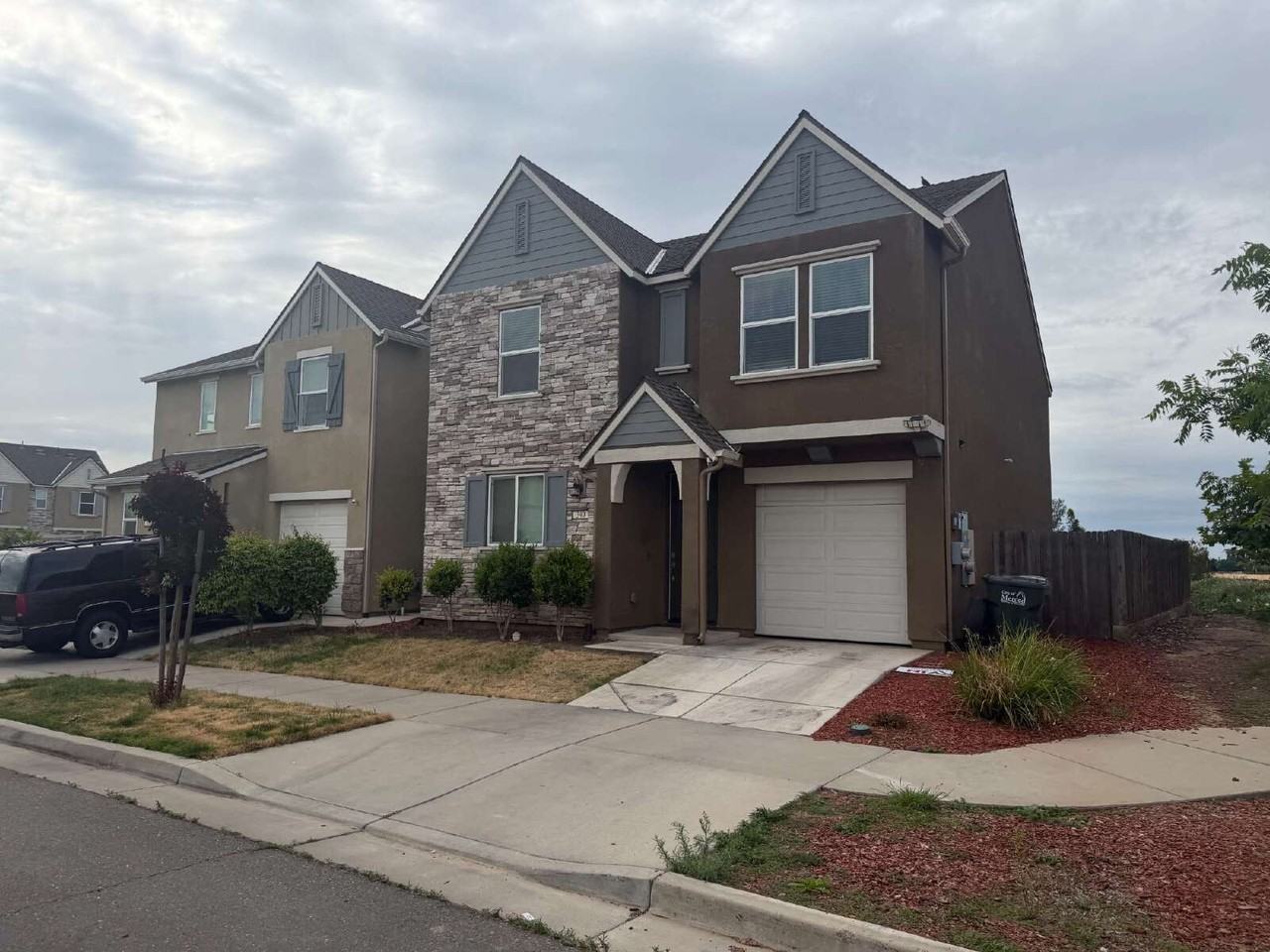 340 Korbel Ave - Photo 2 of 3