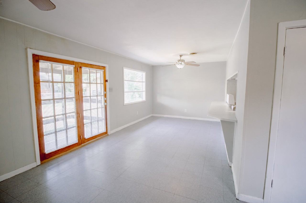 2812 43rd St - Photo 4 of 9