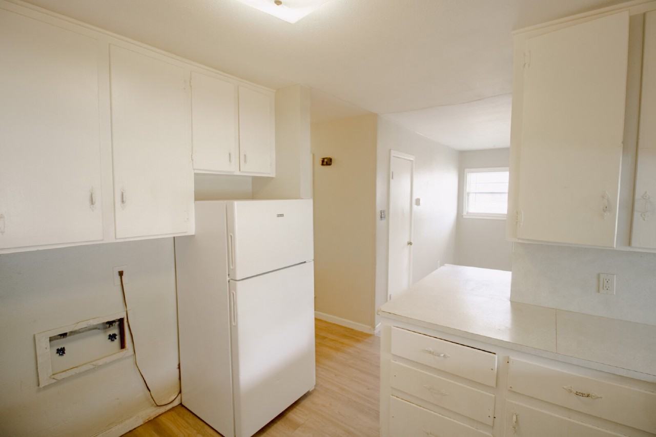 2812 43rd St - Photo 6 of 9