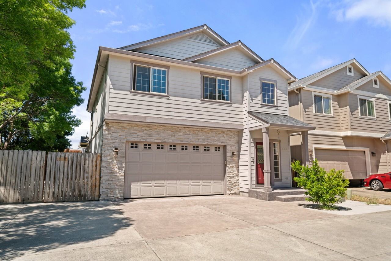 608 Shadow Way - Photo 2 of 29