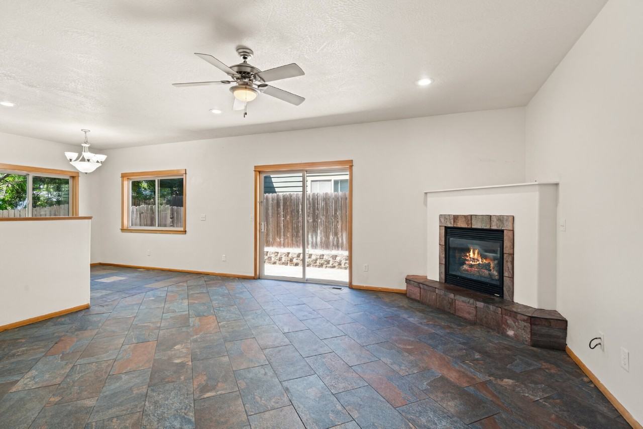 608 Shadow Way - Photo 5 of 29
