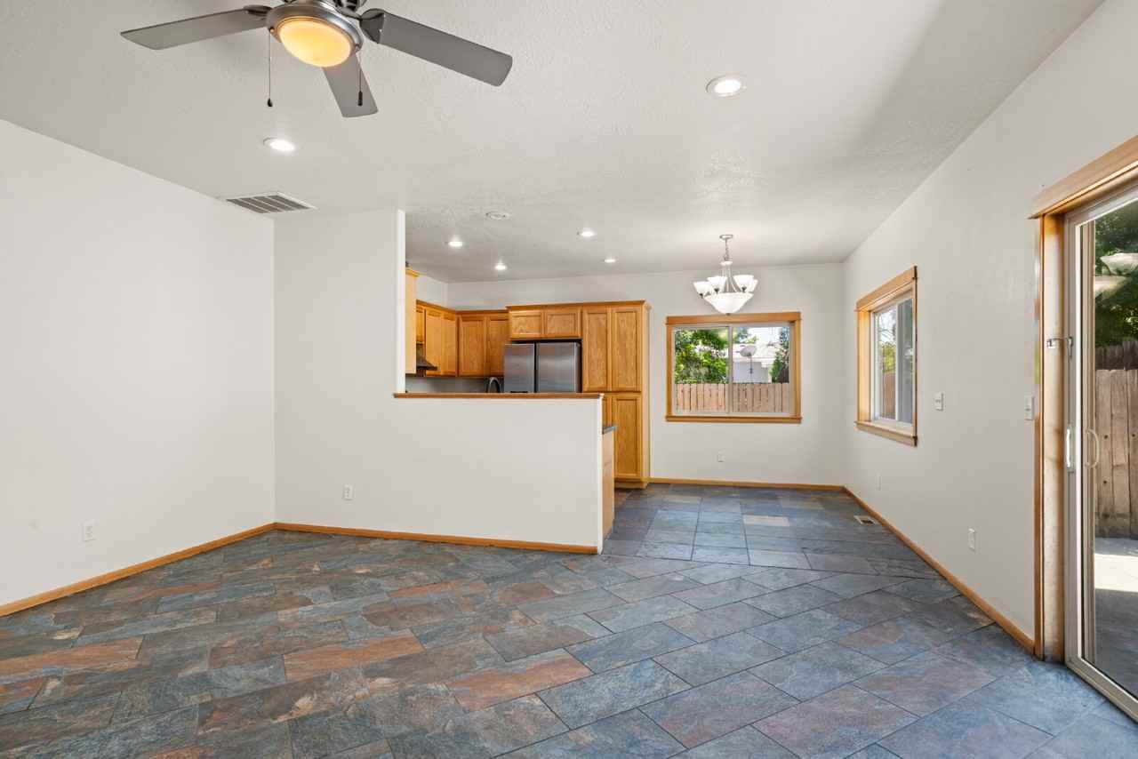 608 Shadow Way - Photo 6 of 29