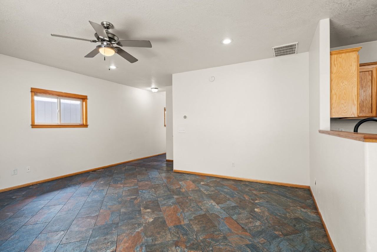608 Shadow Way - Photo 7 of 29