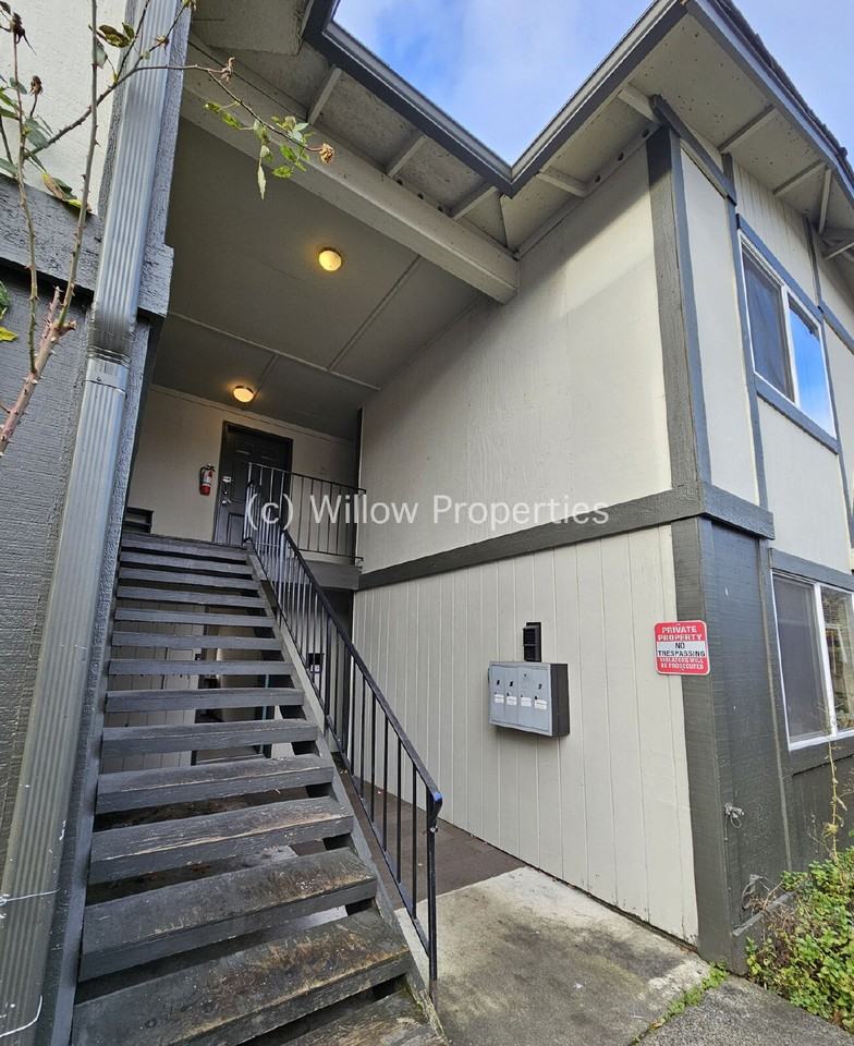 767 S 40th St - Photo 2 of 9