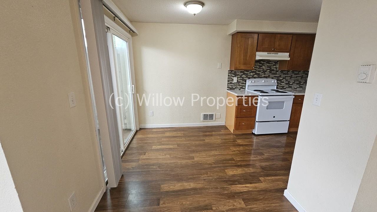 767 S 40th St - Photo 4 of 9