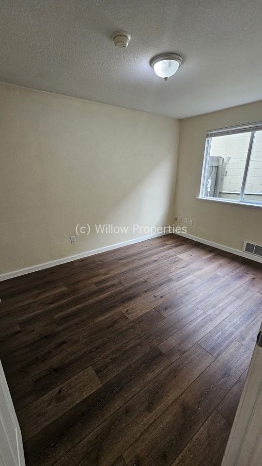 767 S 40th St - Photo 7 of 9