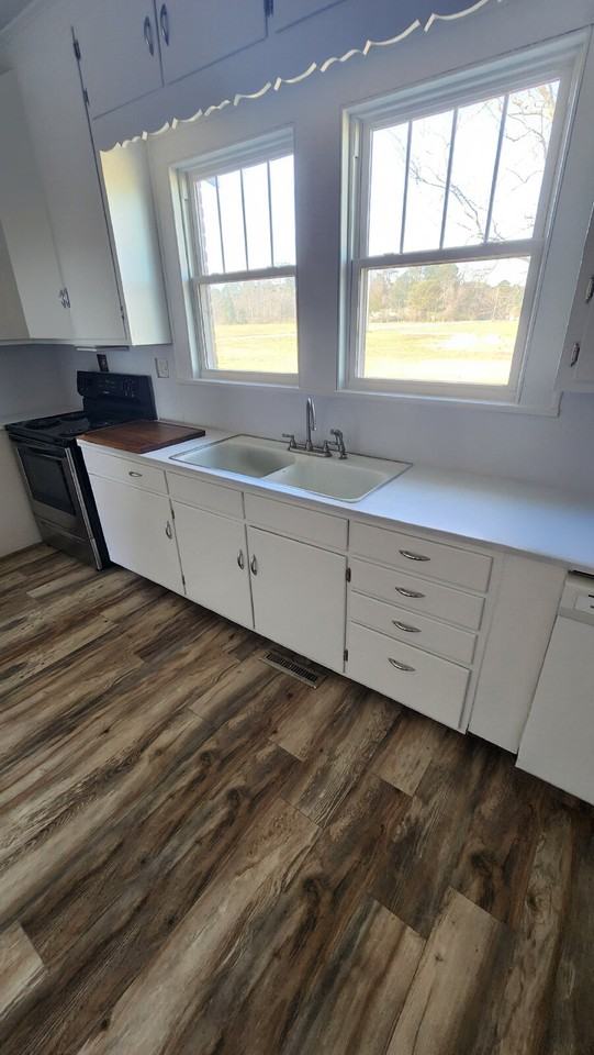 4553 Boyds Rd - Photo 2 of 26