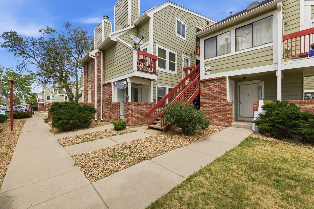 982 S Dearborn Way