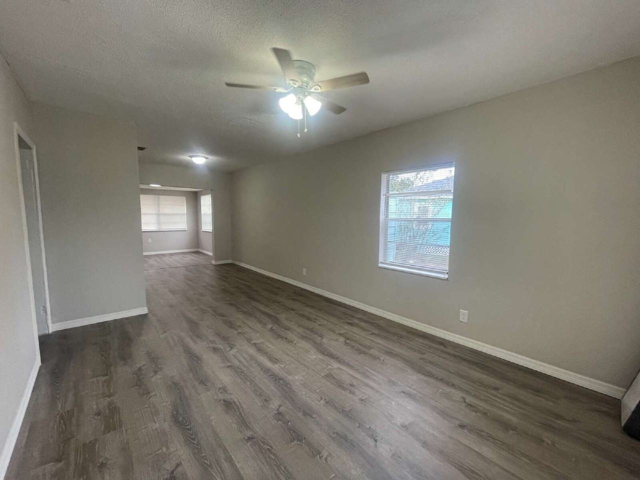1145 Edgemoor Ave - Photo 2 of 14