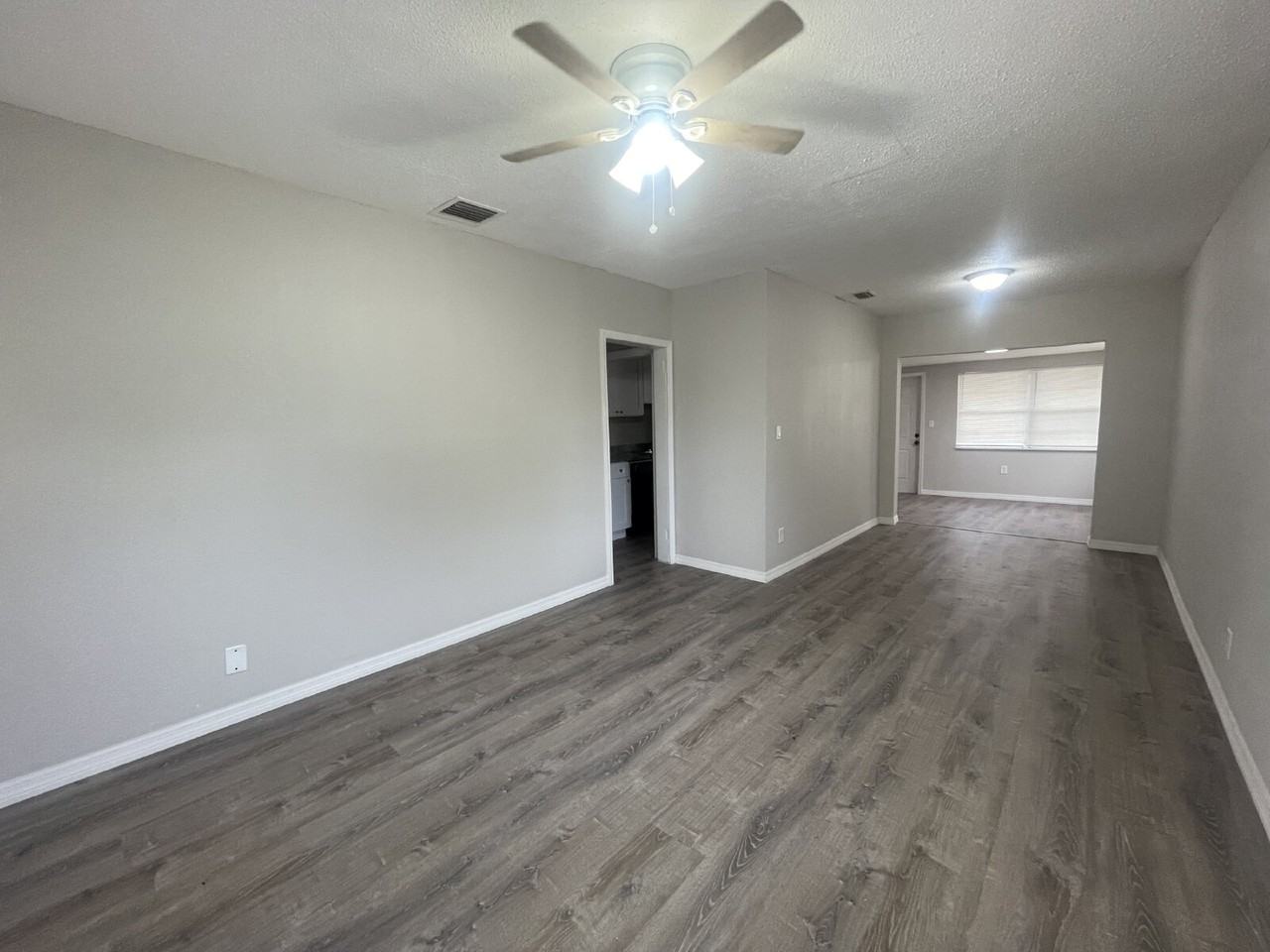 1145 Edgemoor Ave - Photo 3 of 14
