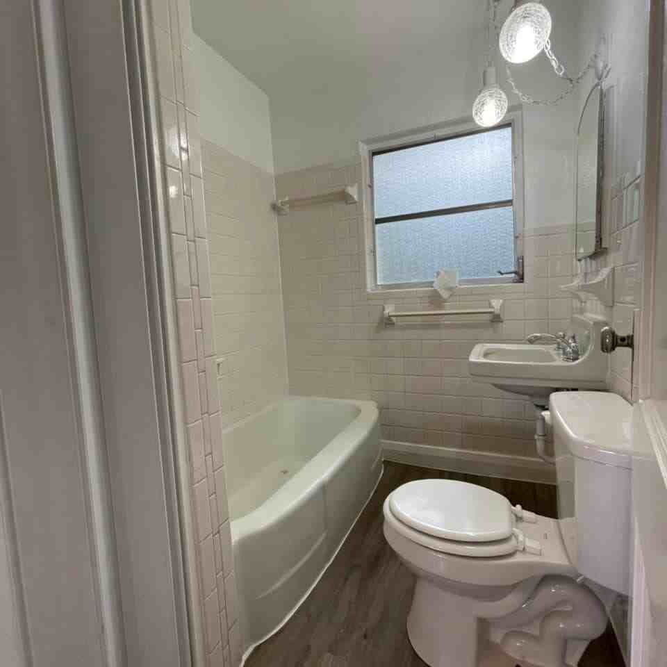 1615 Home Ave - Photo 3 of 13