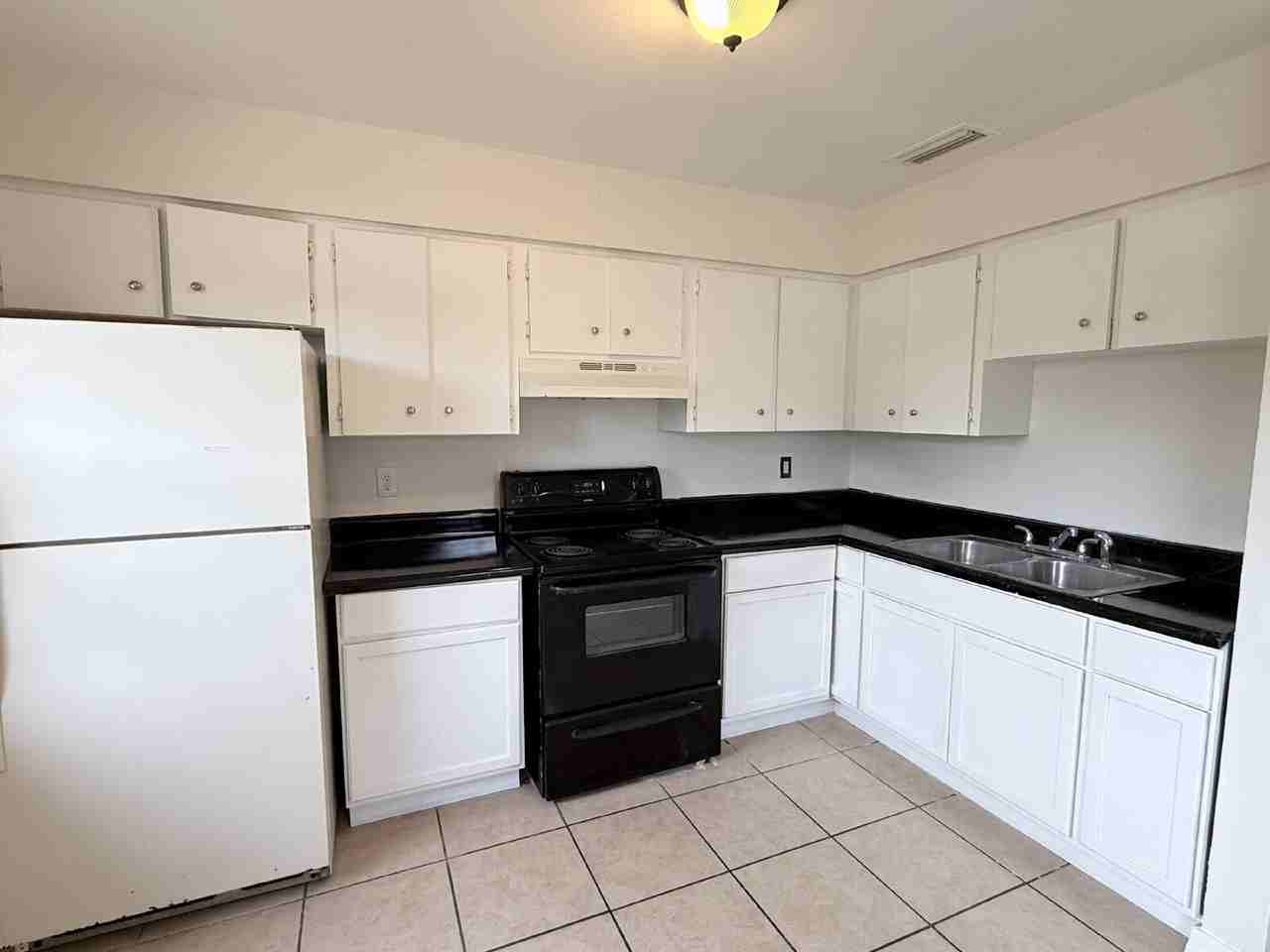 172 E Rainbow St - Photo 2 of 11