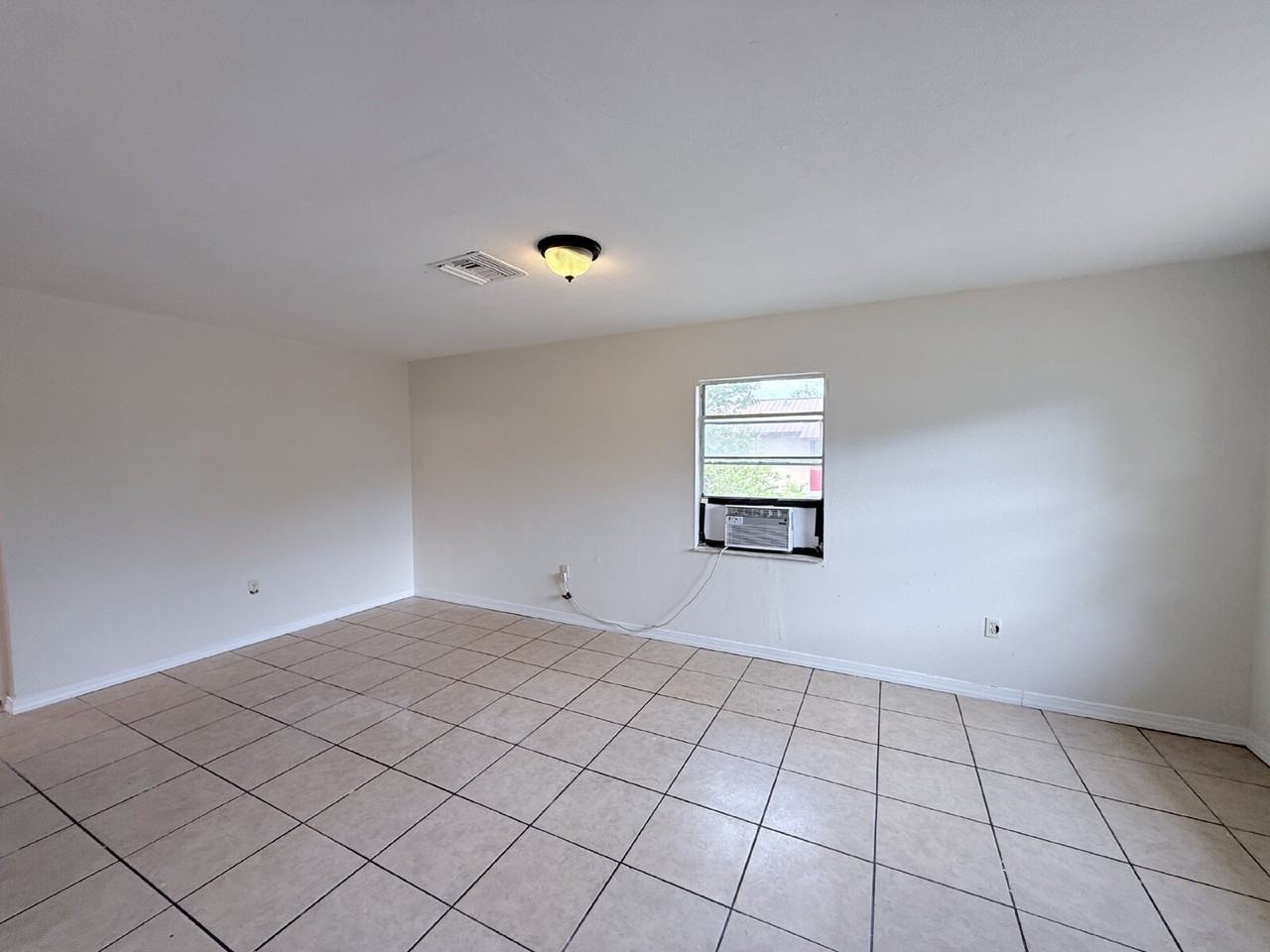 172 E Rainbow St - Photo 3 of 11