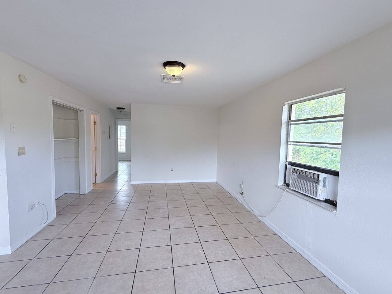172 E Rainbow St - Photo 4 of 11