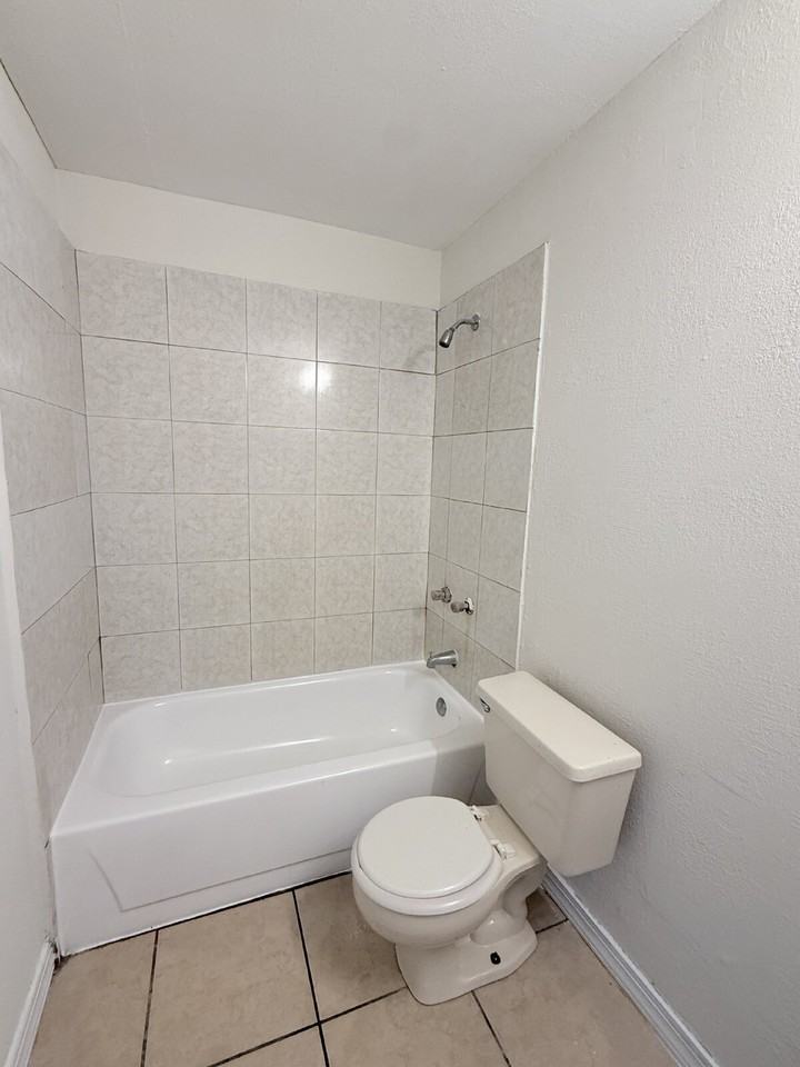 172 E Rainbow St - Photo 5 of 11