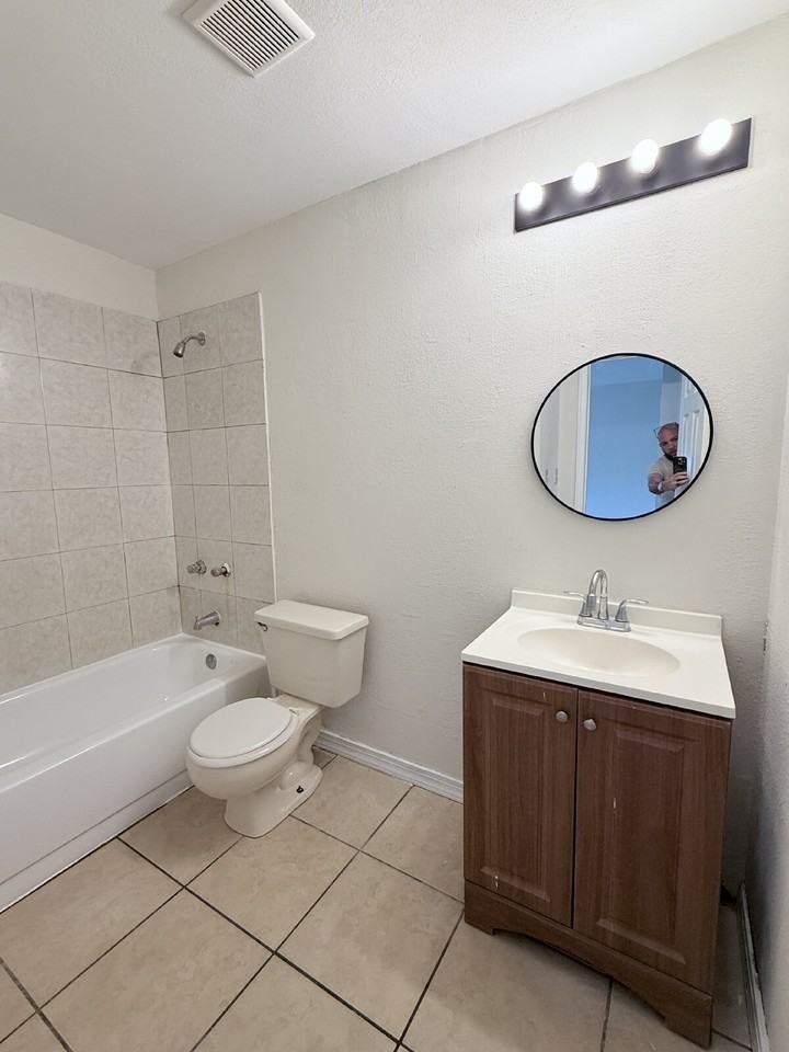 172 E Rainbow St - Photo 6 of 11