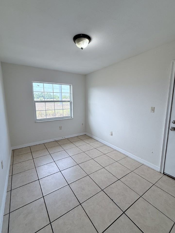 172 E Rainbow St - Photo 7 of 11