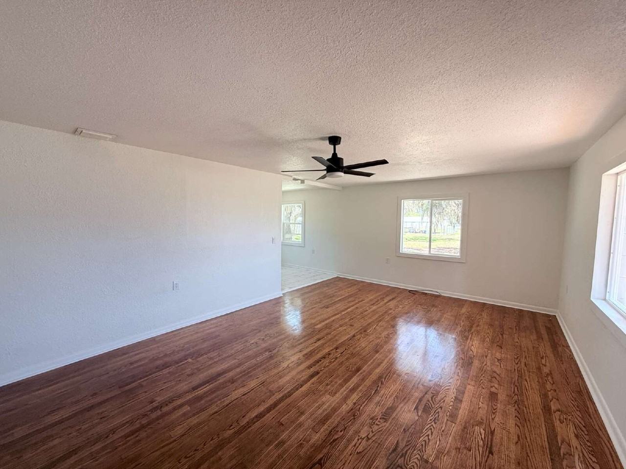 920 W Hill St - Photo 4 of 30
