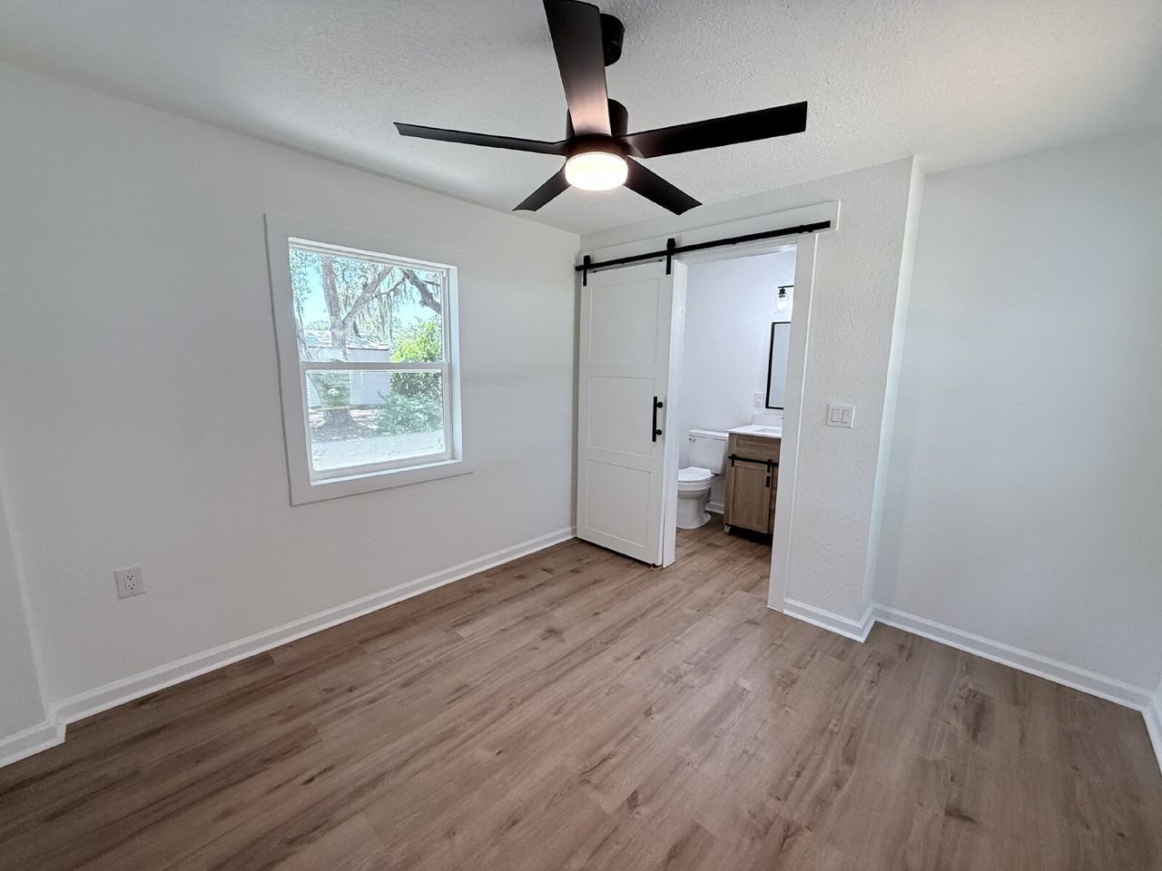 920 W Hill St - Photo 7 of 30