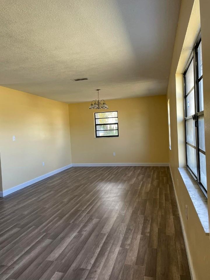 955 Lake Dr E - Photo 2 of 13