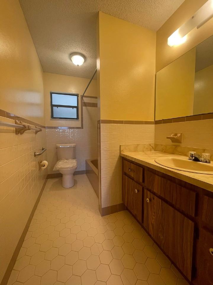 955 Lake Dr E - Photo 7 of 13