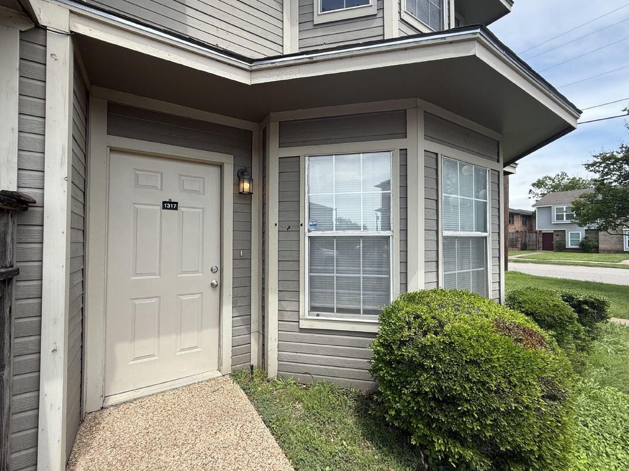 1317 Speight Ave - Photo 3 of 20
