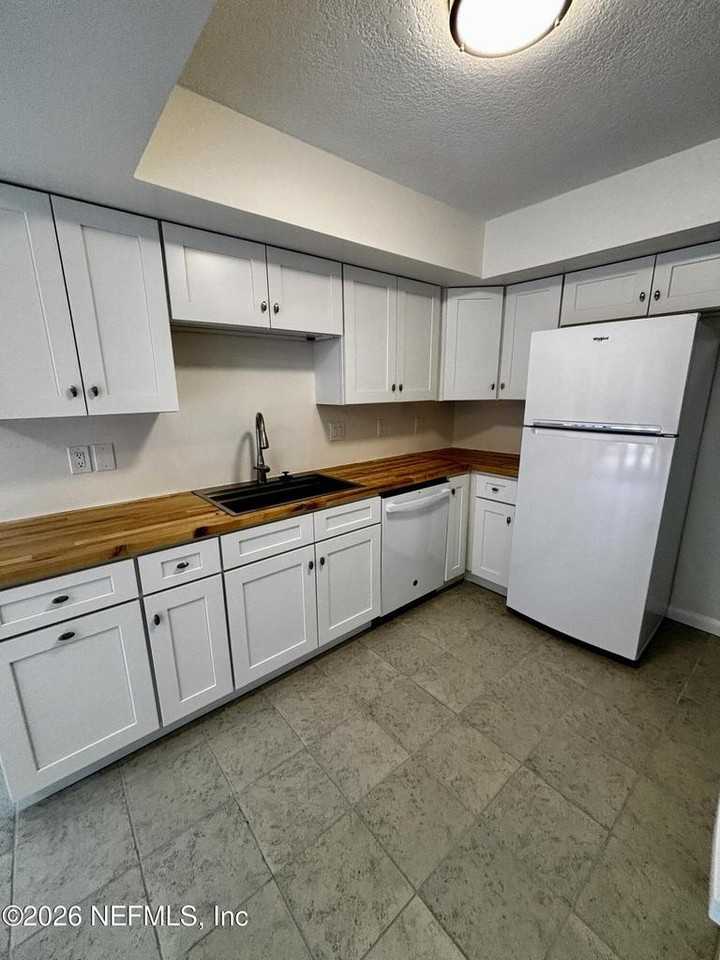 9787 Sawgrass Dr E - Photo 4 of 17