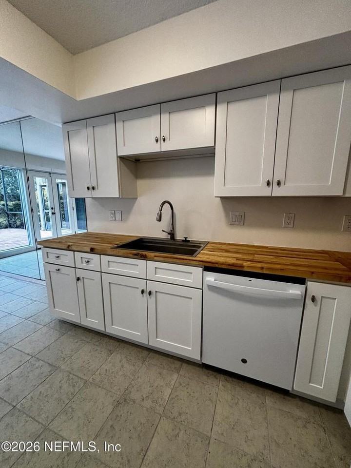 9787 Sawgrass Dr E - Photo 6 of 17