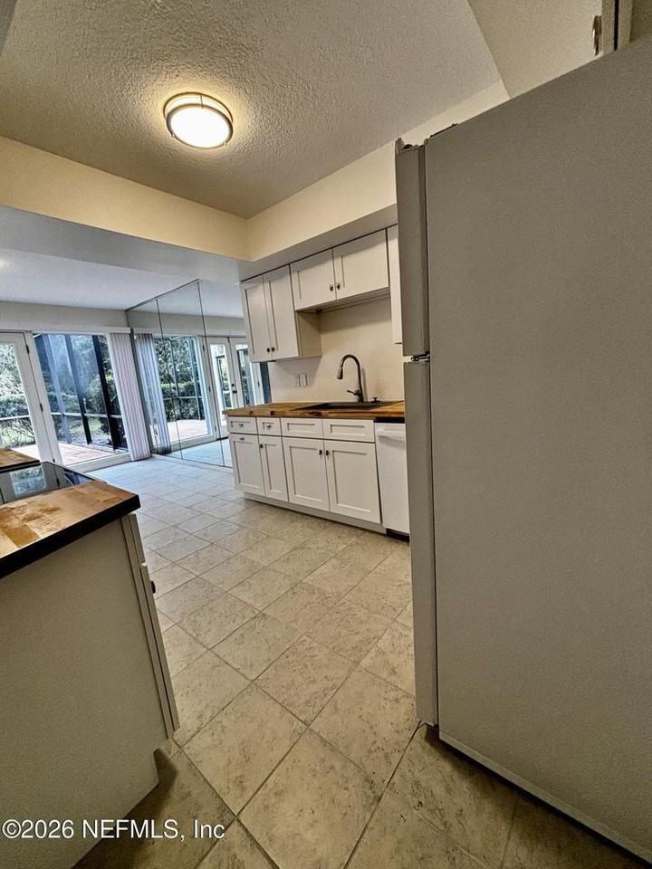 9787 Sawgrass Dr E - Photo 7 of 17