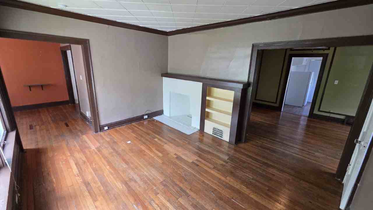 1462 Maple Rd Apt 1 - Photo 3 of 12