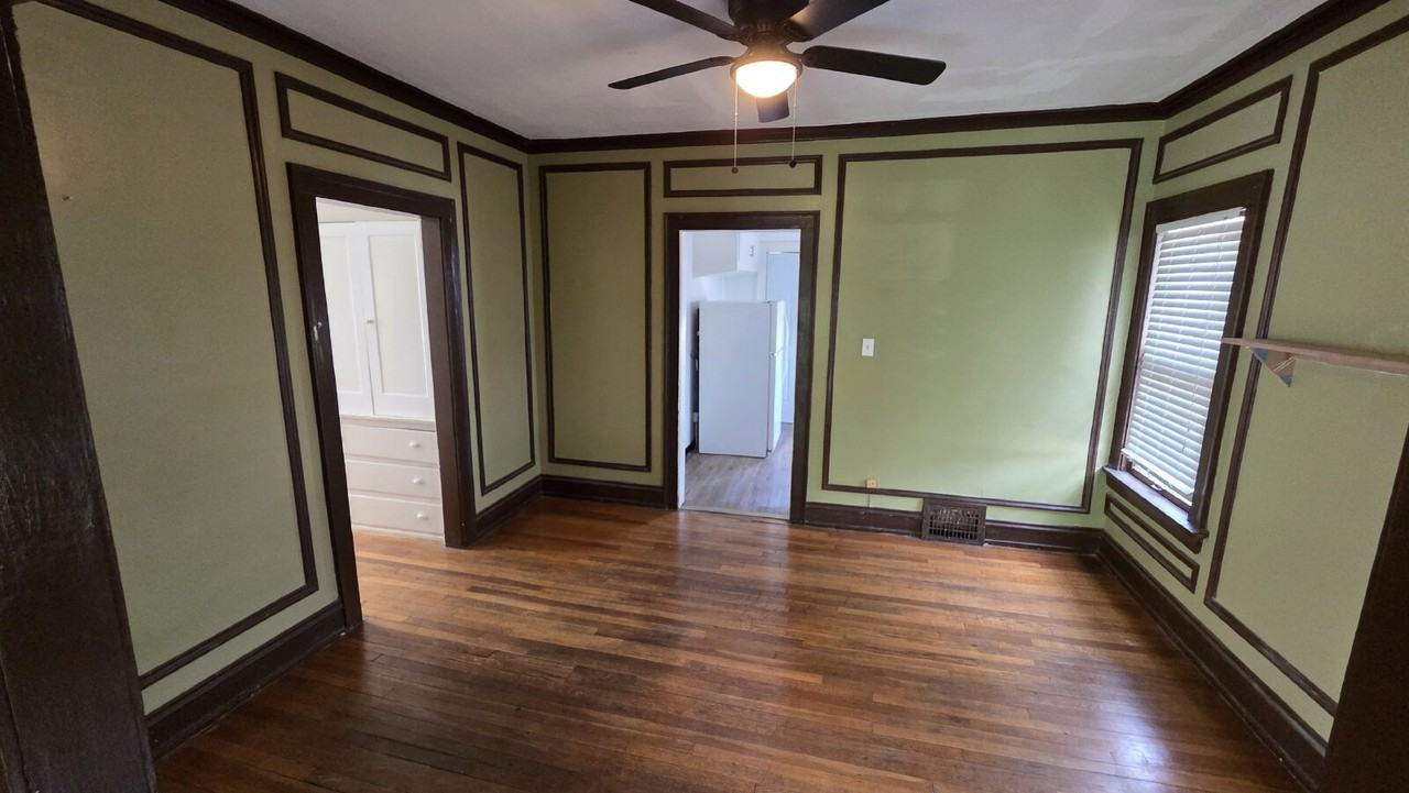 1462 Maple Rd Apt 1 - Photo 4 of 12
