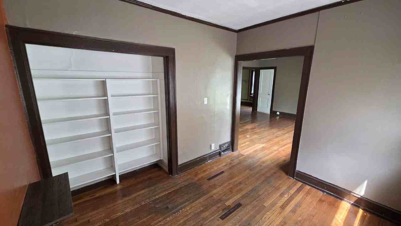 1462 Maple Rd Apt 1 - Photo 5 of 12