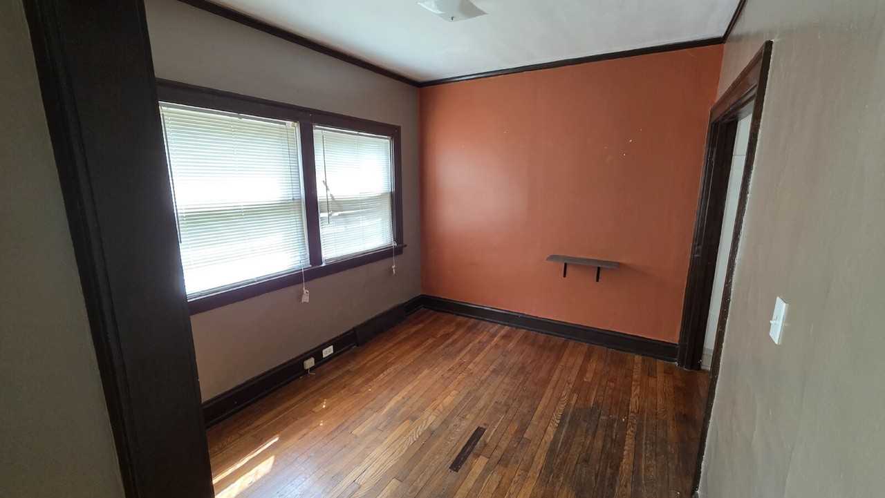 1462 Maple Rd Apt 1 - Photo 6 of 12