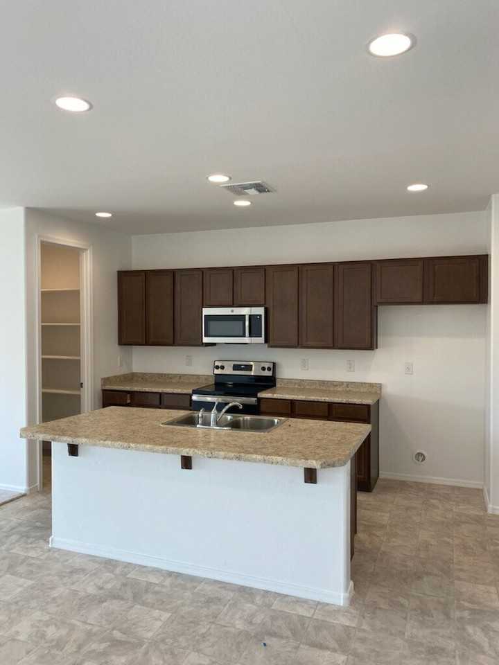 1251 E Jahns Dr - Photo 2 of 12