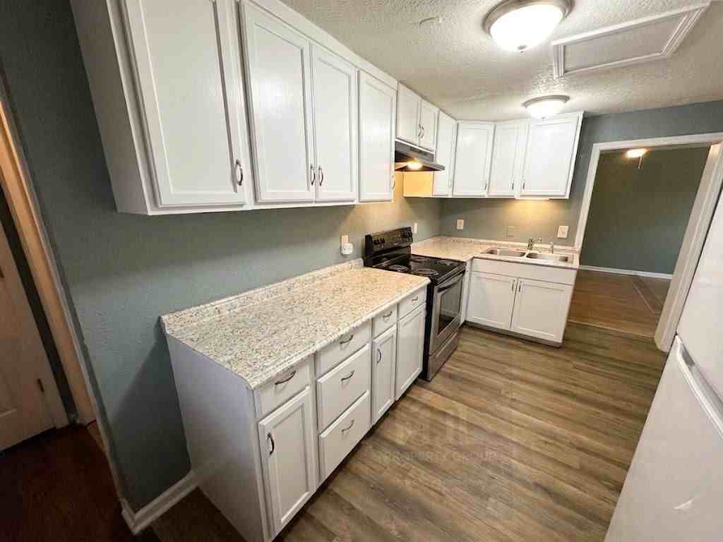704 N Willow Ave - Photo 4 of 14