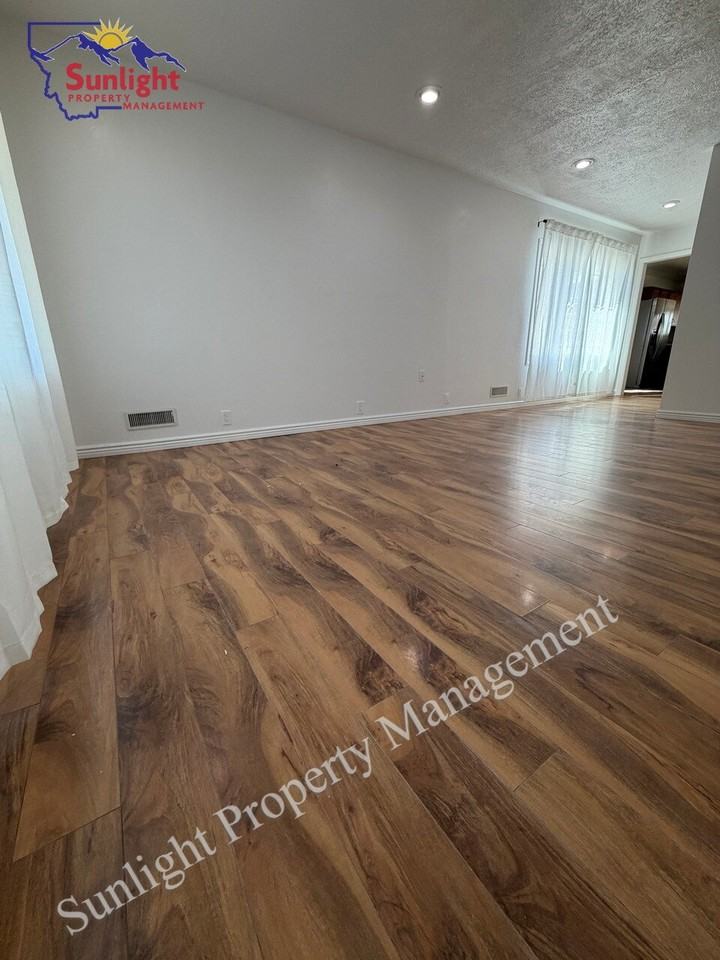 2228 Maple St - Photo 3 of 24