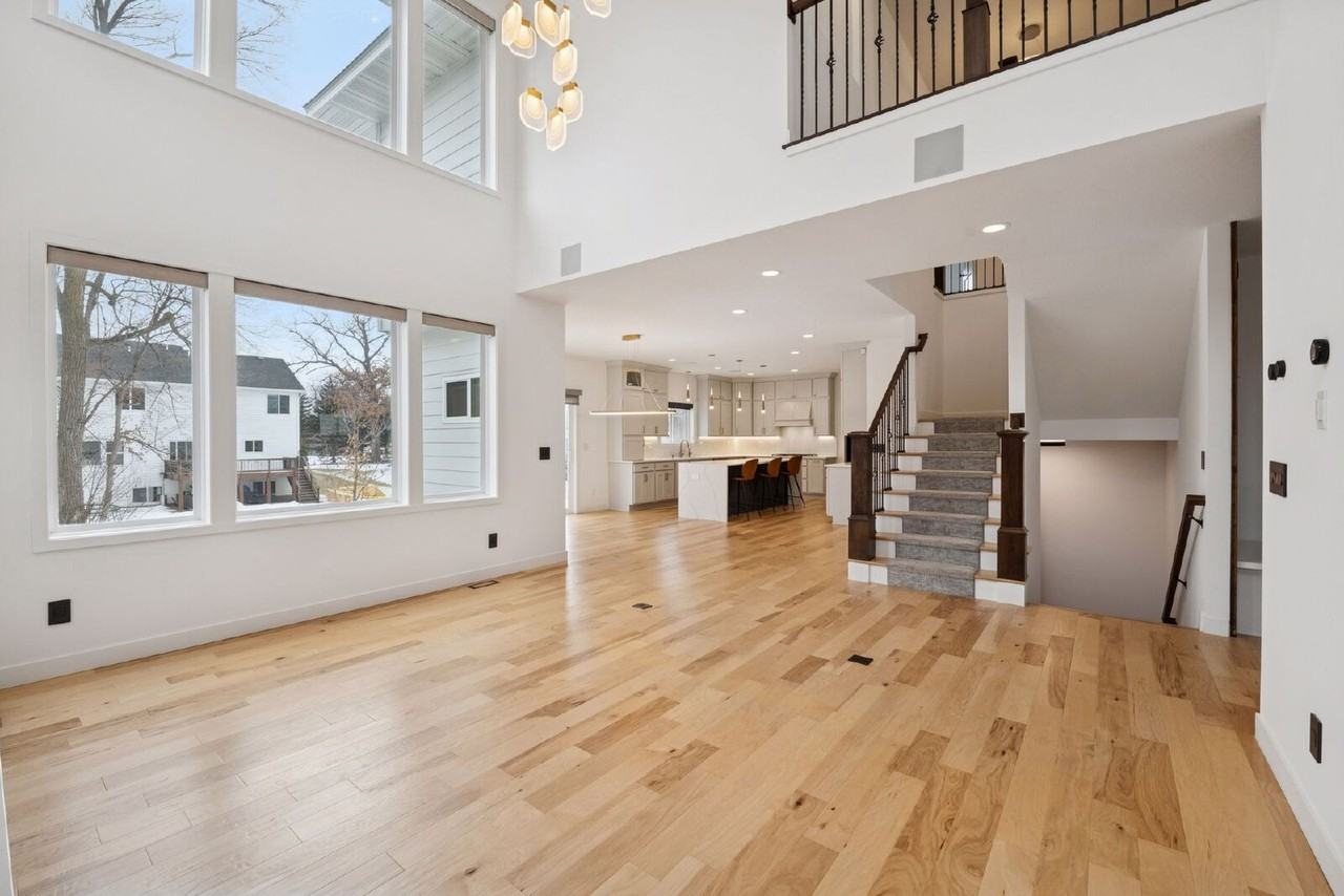 18305 Dove Ct - Photo 3 of 31