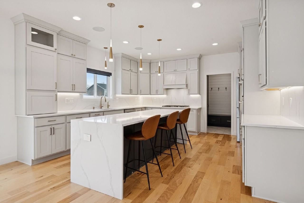 18305 Dove Ct - Photo 6 of 31