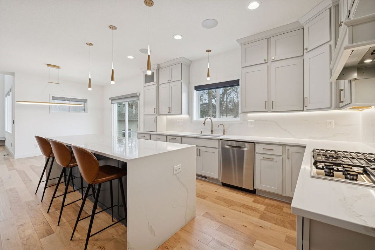 18305 Dove Ct - Photo 7 of 31