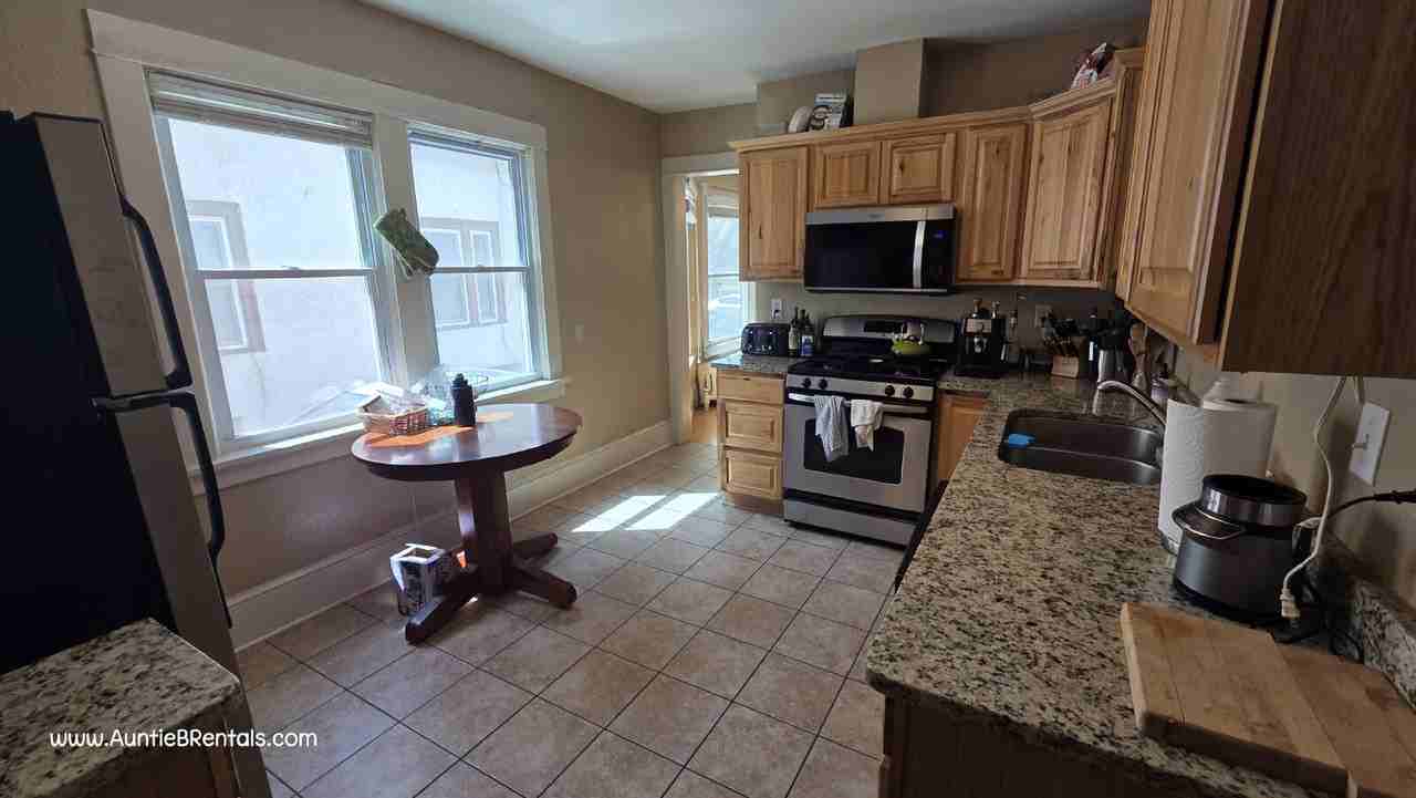 3141 Aldrich Ave S - Photo 6 of 18