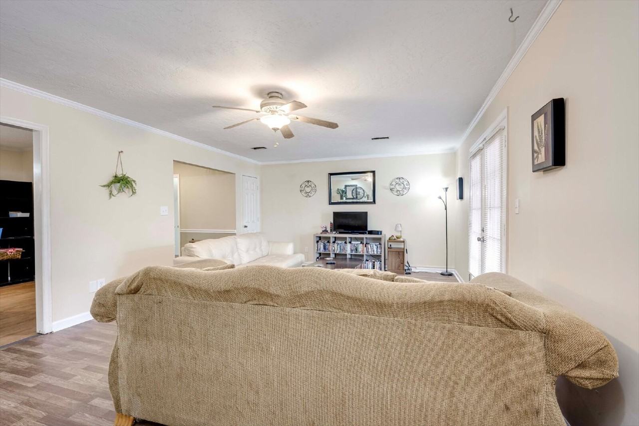 3003 Creek View Ct - Photo 6 of 37