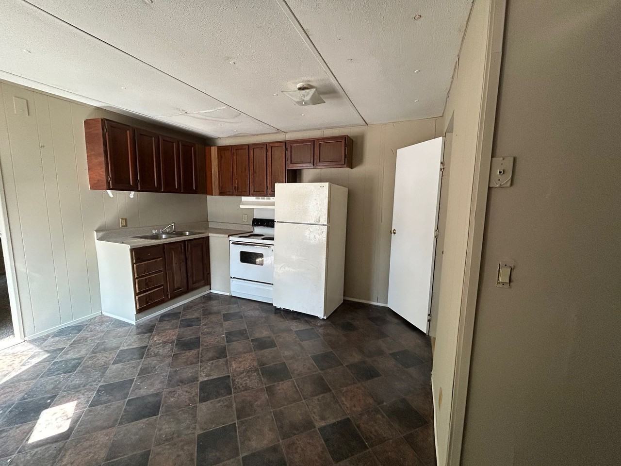 4502 E Old Marion Hwy #6 - Photo 3 of 10