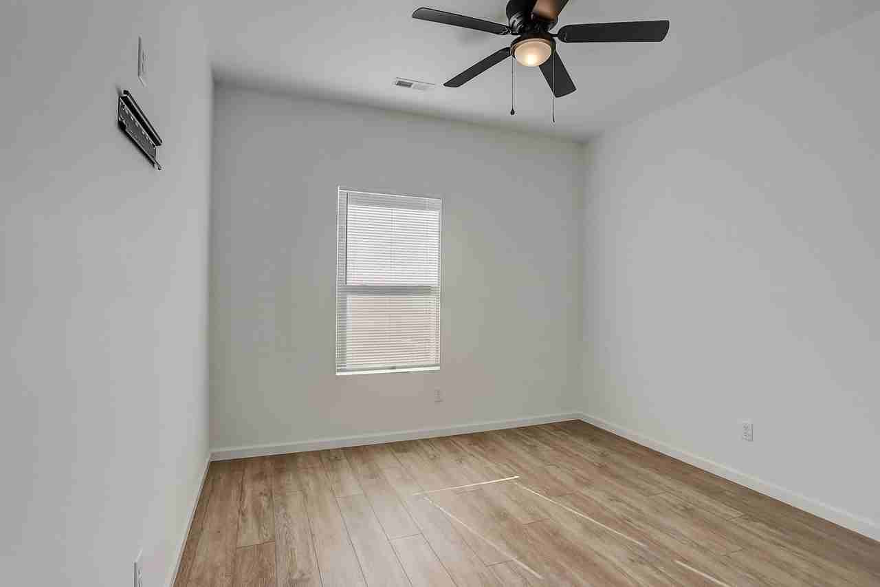 921 Parkview Dr #921 - Photo 7 of 50