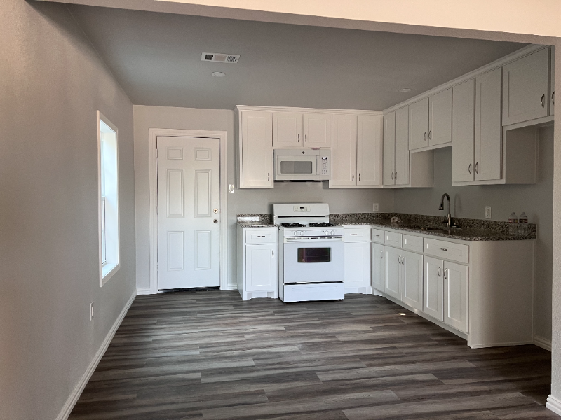1000 W Hammond St - Photo 2 of 9