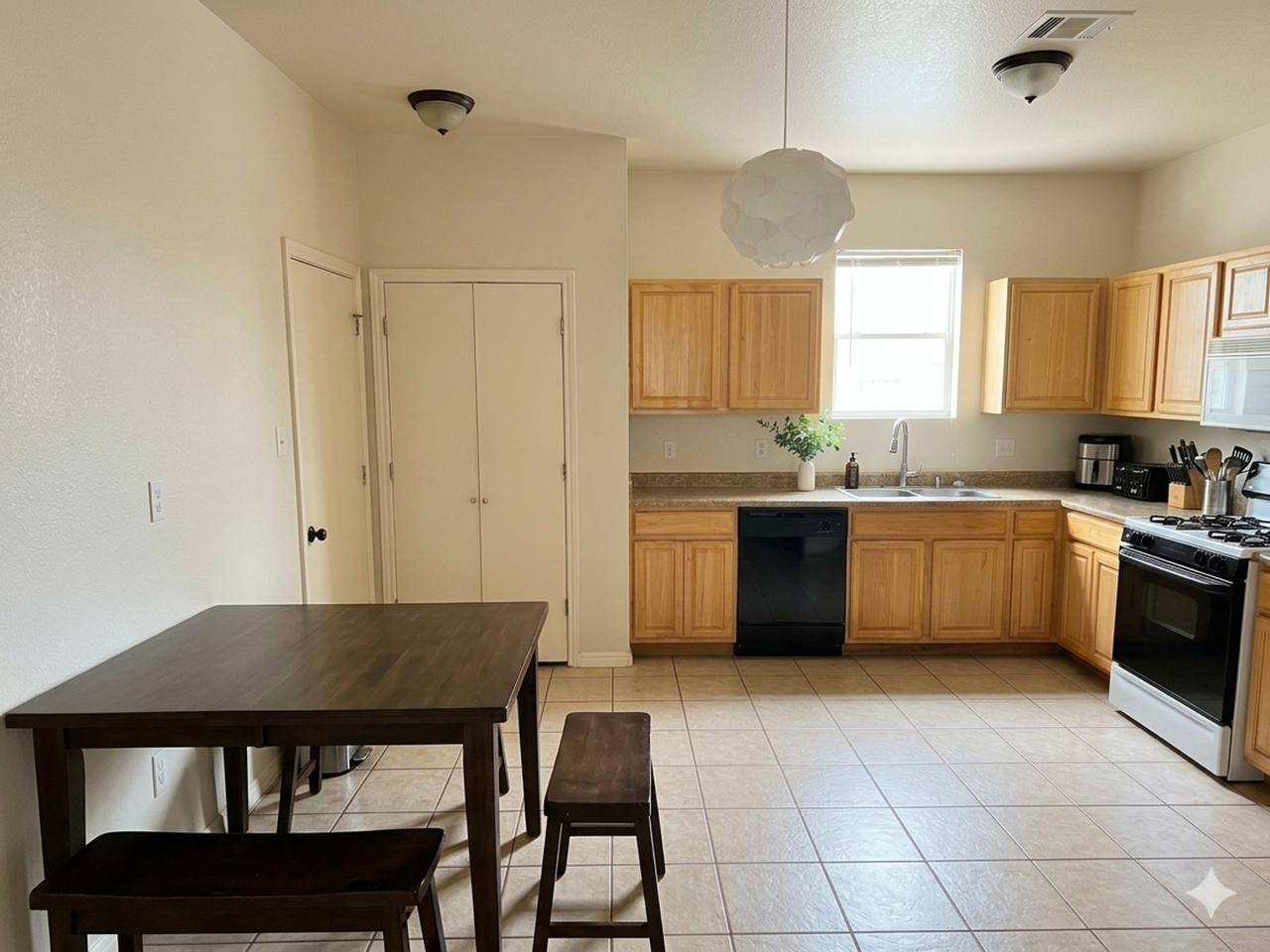 2506 E 8th St #A - Photo 2 of 7
